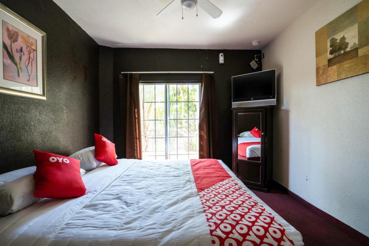 Oyo Hotel Cocobeach, Ensenada Eksteriør bilde