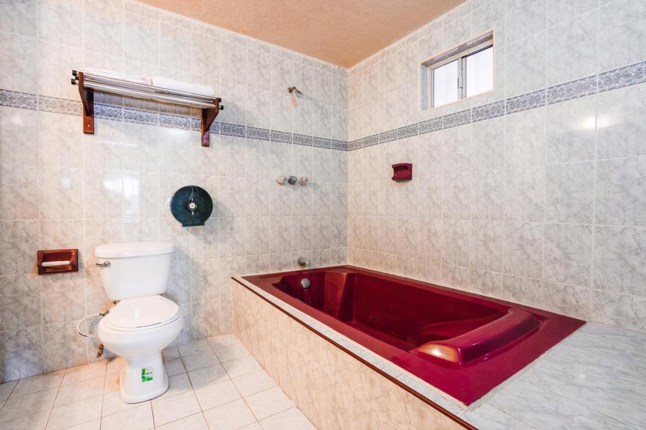 Oyo Hotel Cocobeach, Ensenada Eksteriør bilde